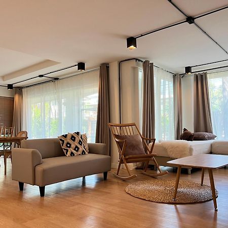 Mini-Me Hubs, Charm Suites & Pool In Old City Τσιάνγκ Μάι Εξωτερικό φωτογραφία