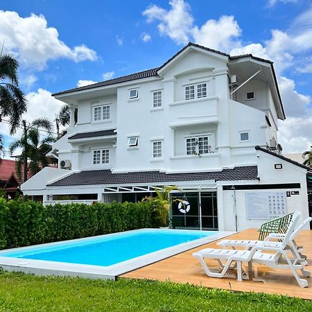 Mini-Me Hubs, Charm Suites & Pool In Old City Τσιάνγκ Μάι Εξωτερικό φωτογραφία
