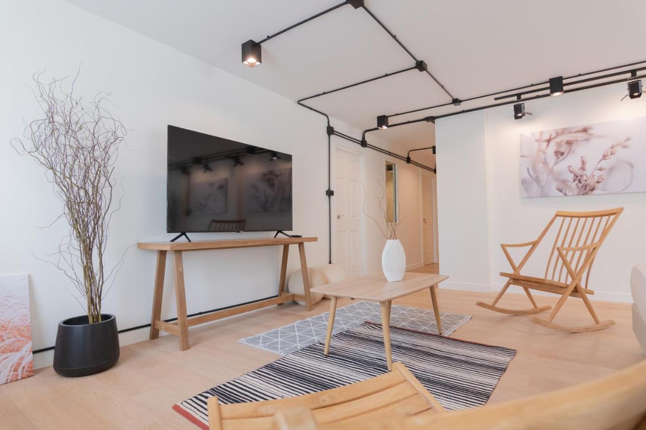 Mini-Me Hubs, Charm Suites & Pool In Old City Τσιάνγκ Μάι Εξωτερικό φωτογραφία