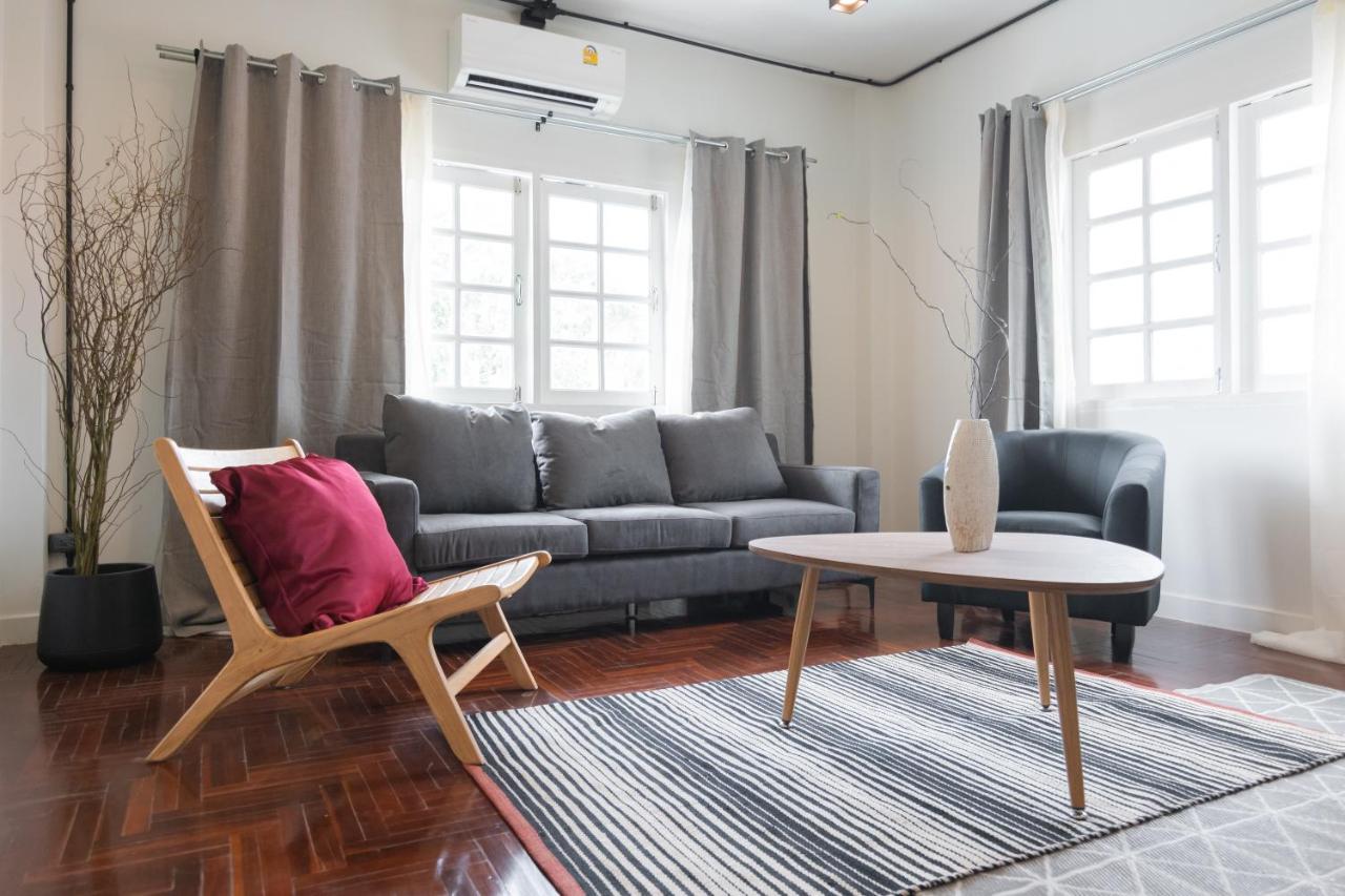 Mini-Me Hubs, Charm Suites & Pool In Old City Τσιάνγκ Μάι Εξωτερικό φωτογραφία