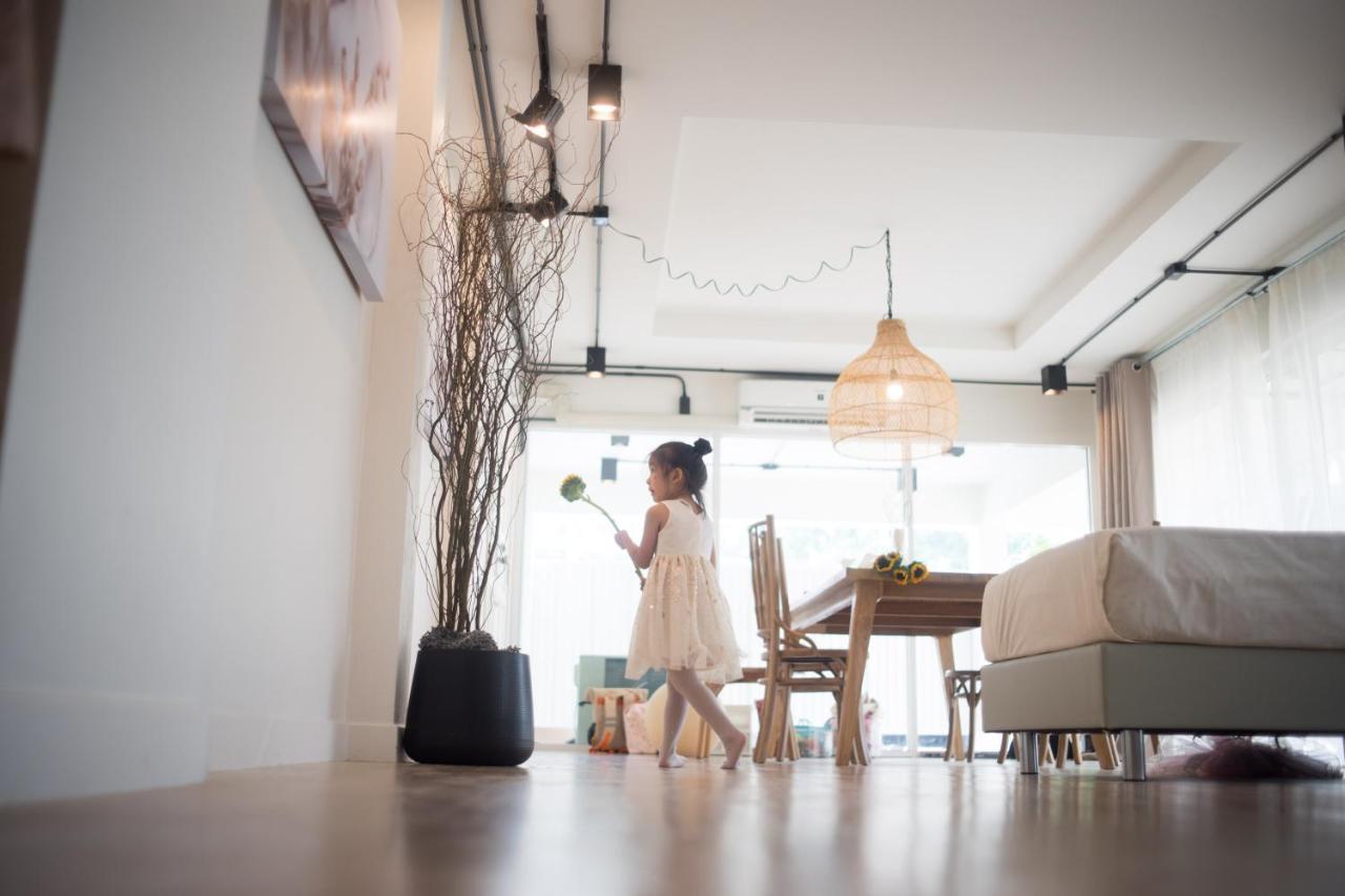 Mini-Me Hubs, Charm Suites & Pool In Old City Τσιάνγκ Μάι Εξωτερικό φωτογραφία