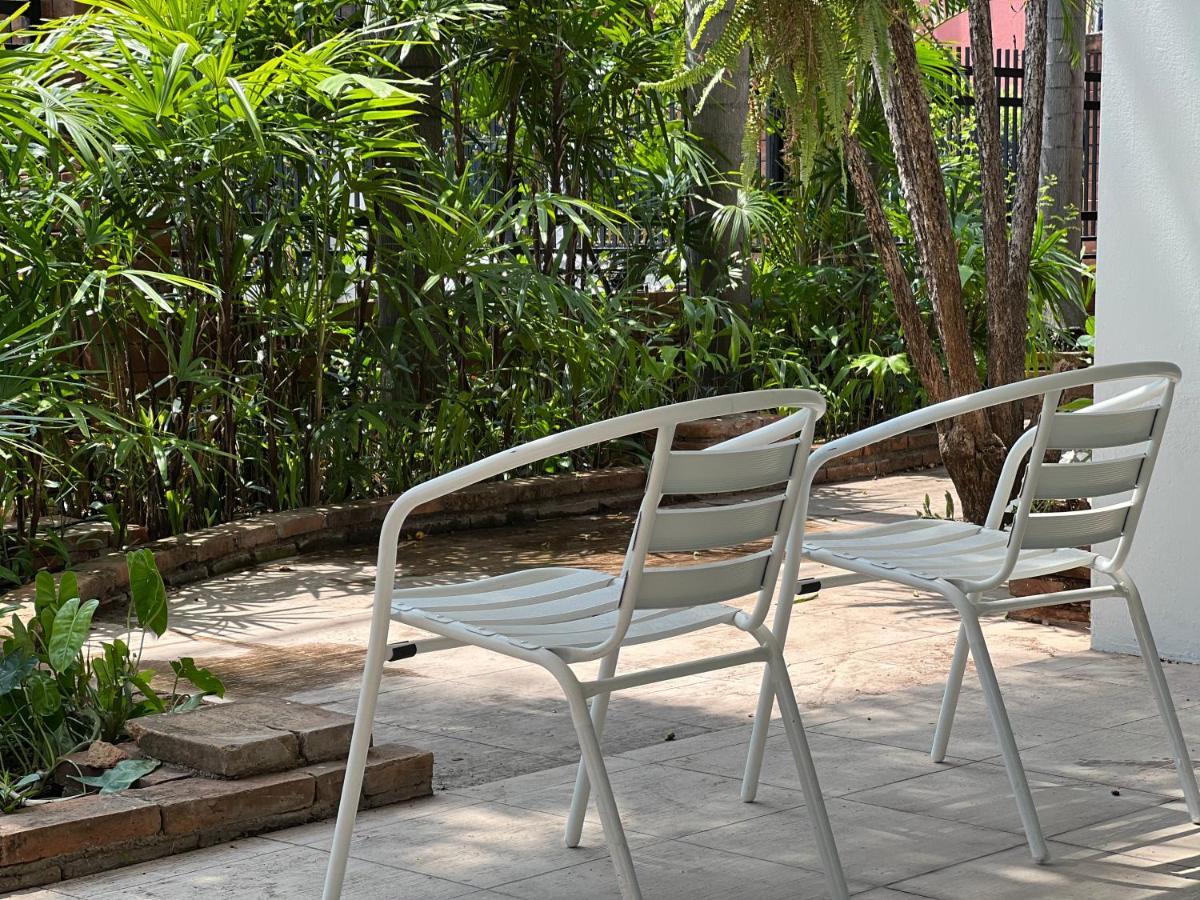 Mini-Me Hubs, Charm Suites & Pool In Old City Τσιάνγκ Μάι Εξωτερικό φωτογραφία