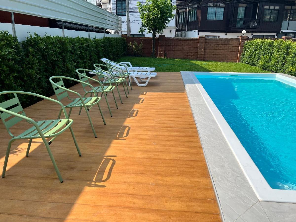 Mini-Me Hubs, Charm Suites & Pool In Old City Τσιάνγκ Μάι Εξωτερικό φωτογραφία