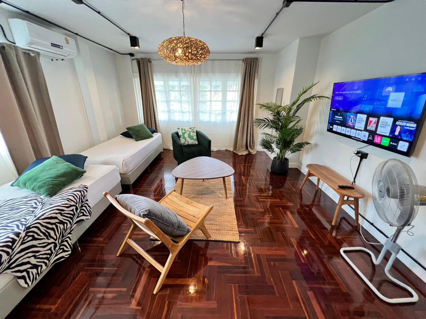 Mini-Me Hubs, Charm Suites & Pool In Old City Τσιάνγκ Μάι Εξωτερικό φωτογραφία