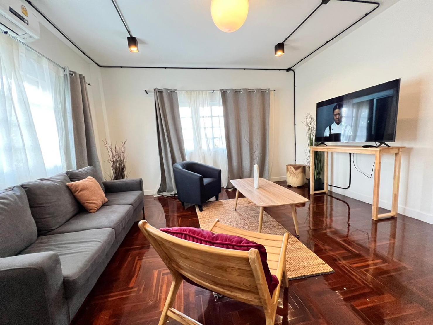 Mini-Me Hubs, Charm Suites & Pool In Old City Τσιάνγκ Μάι Εξωτερικό φωτογραφία
