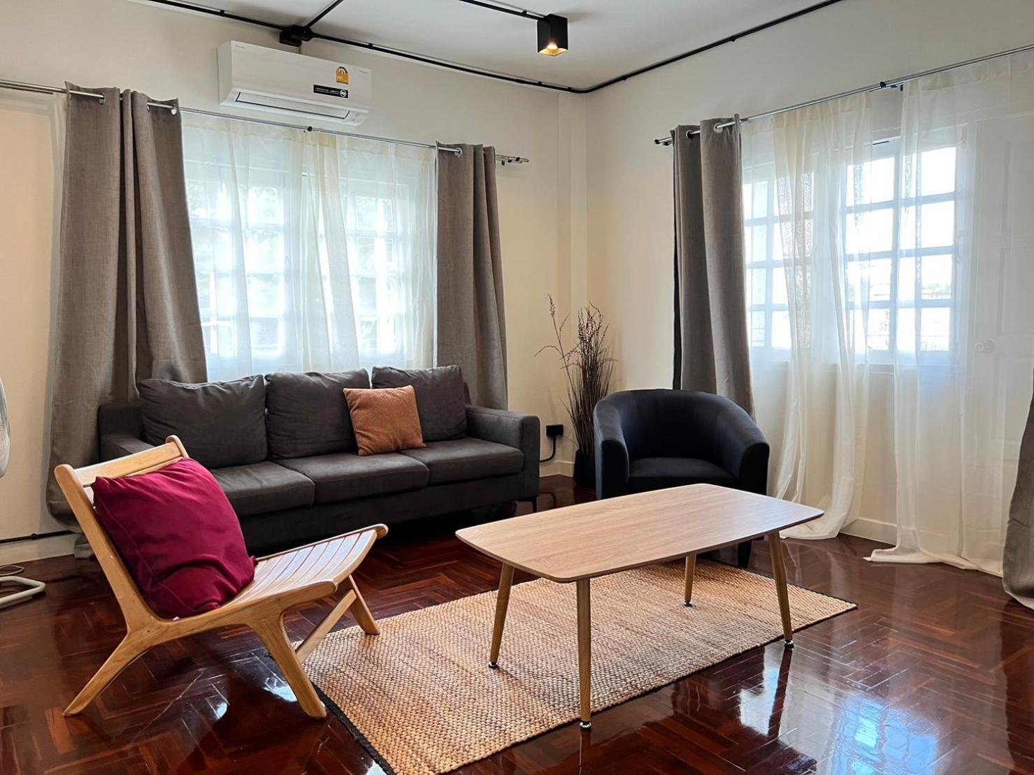 Mini-Me Hubs, Charm Suites & Pool In Old City Τσιάνγκ Μάι Εξωτερικό φωτογραφία