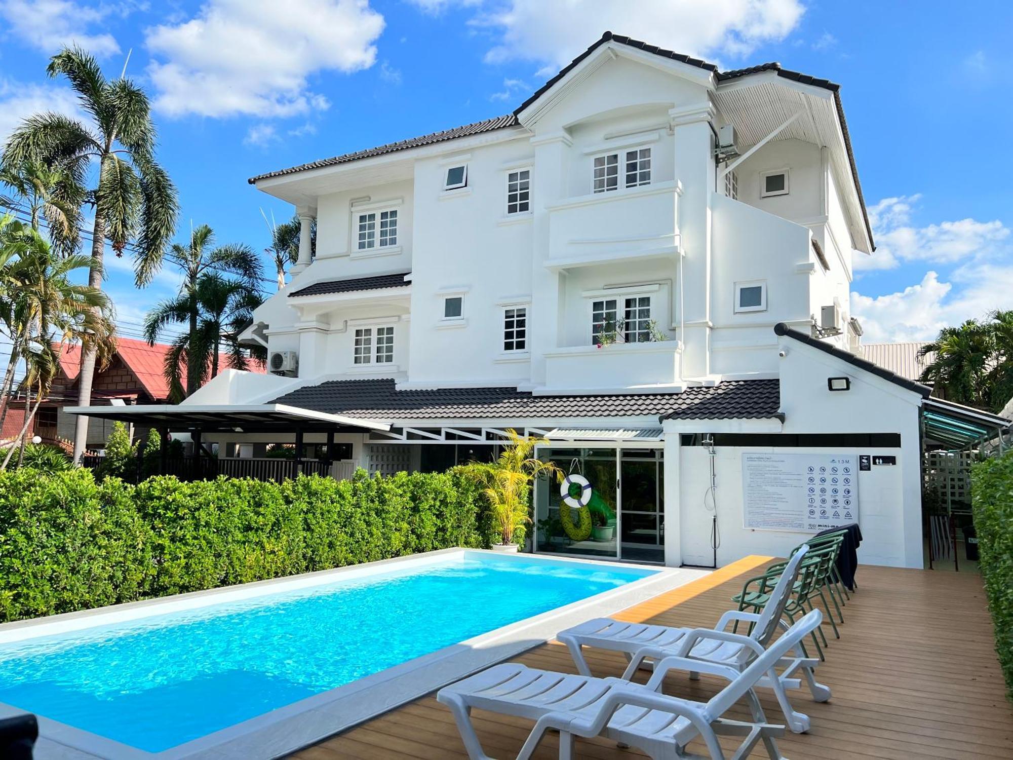 Mini-Me Hubs, Charm Suites & Pool In Old City Τσιάνγκ Μάι Εξωτερικό φωτογραφία