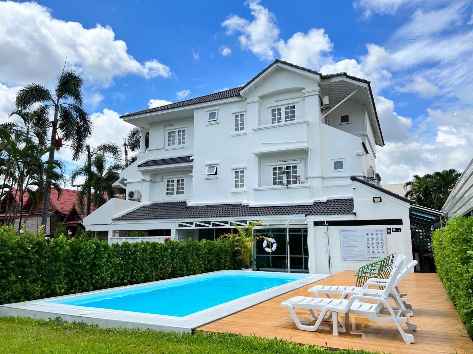 Mini-Me Hubs, Charm Suites & Pool In Old City Τσιάνγκ Μάι Εξωτερικό φωτογραφία